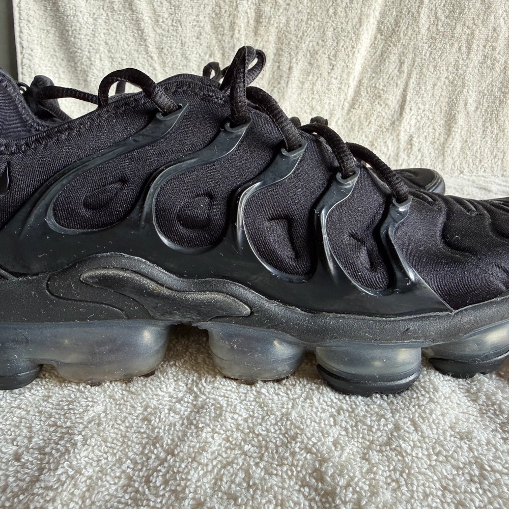 Nike Men's Black VaporMax Plus Sneakers